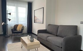 Airport Apartment Fuer 4 - Smart Tv - Kueche - Echarger